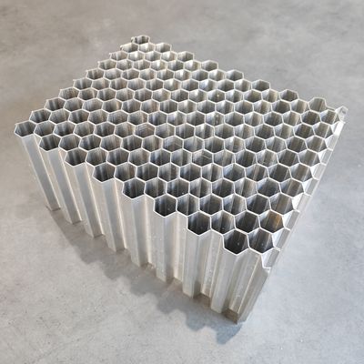 품질  Two Piece Adhesive Type Aluminum Honeycomb Core Used In Deformable Crash Test Barriers 공장