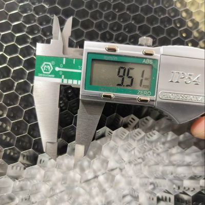 펀칭 홀 슬롯 알루미늄 꿀집 코어 5.5mm 측면 길이